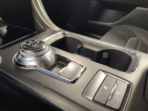 Used 2020 Ford Fusion SE FWD image 26