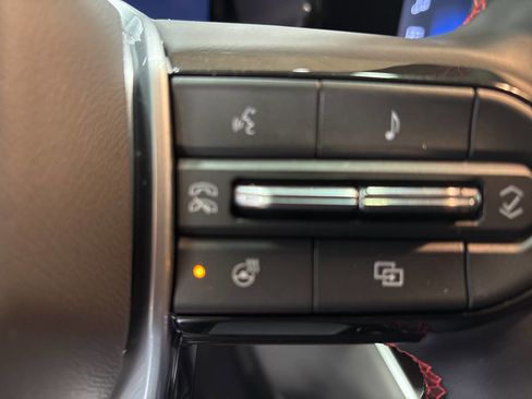 Used 2025 Chevrolet Colorado Z71 w/ Z71 Convenience Package 2 image 29