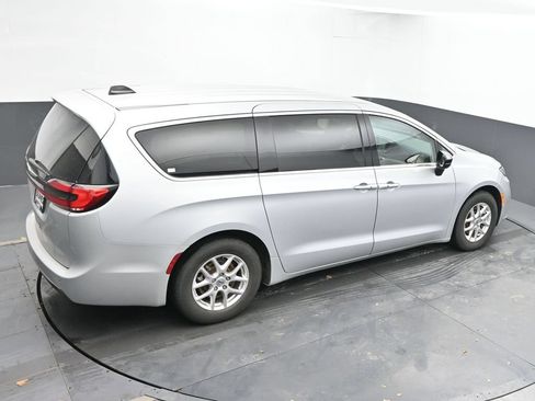 Used 2024 Chrysler Pacifica Touring-L FWD image 44