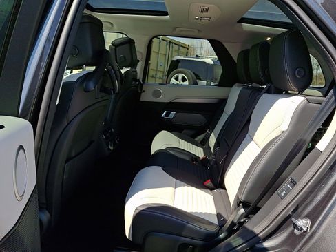 New 2026 Land Rover Discovery Limited Edition image 5