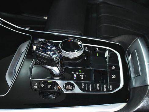 Used 2021 BMW X7 M50i w/ Dynamic Handling Package AWD/4WD image 51