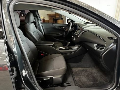 Used 2017 Chevrolet Malibu LT FWD image 32