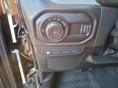 Used 2024 Jeep Wrangler Unlimited AWD/4WD image 30