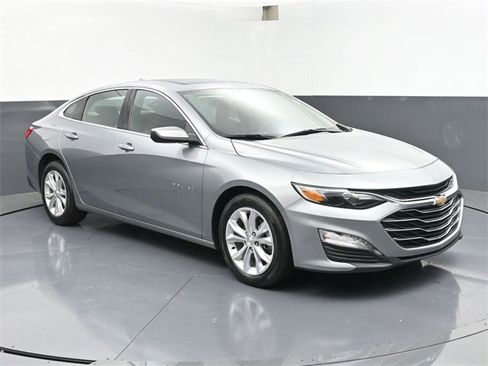 Used 2024 Chevrolet Malibu LT image 2