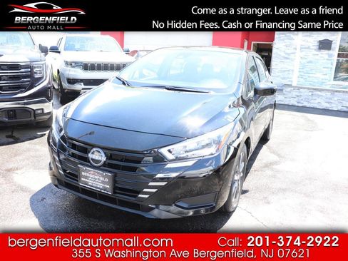 Used 2025 Nissan Versa SV FWD image 1