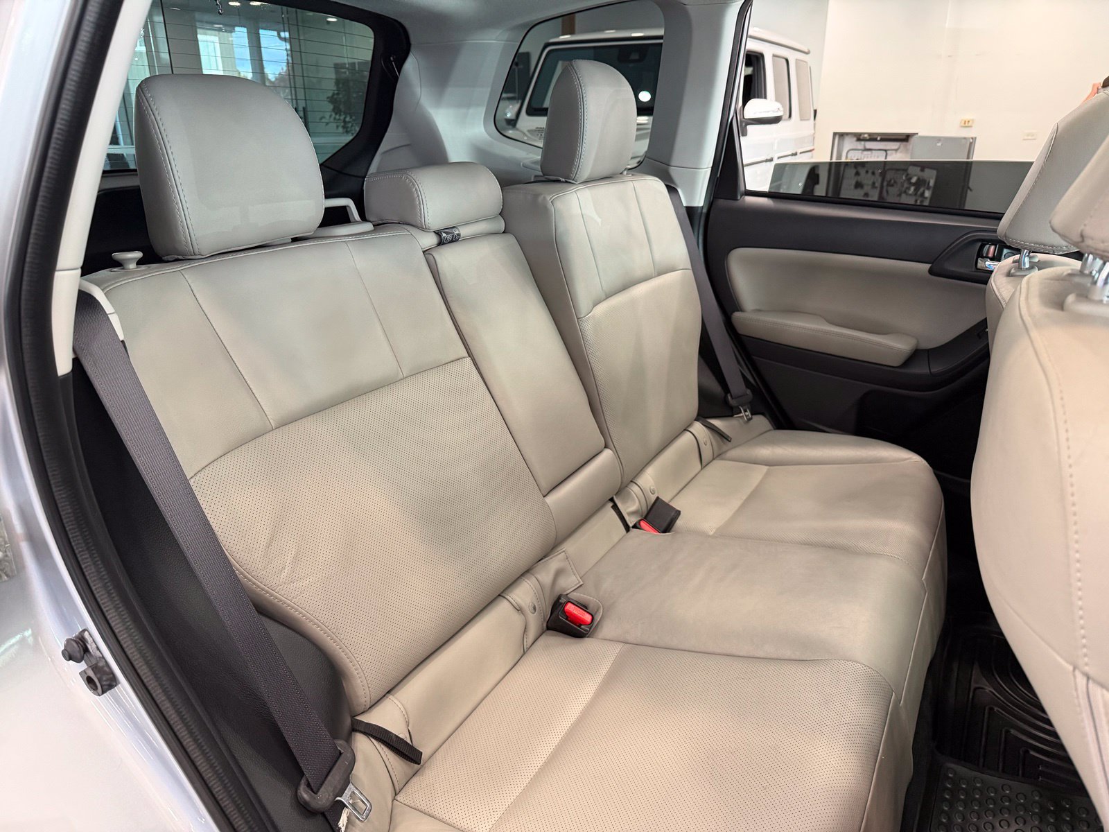 Used 2016 Subaru Forester 2.5i Touring w/ Eyesight & Navigation System AWD/4WD image 23