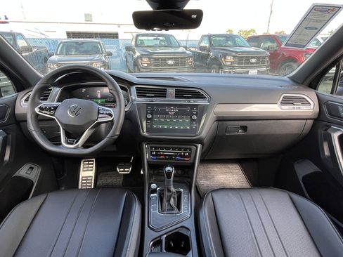 Used 2024 Volkswagen Tiguan SE R-Line image 31