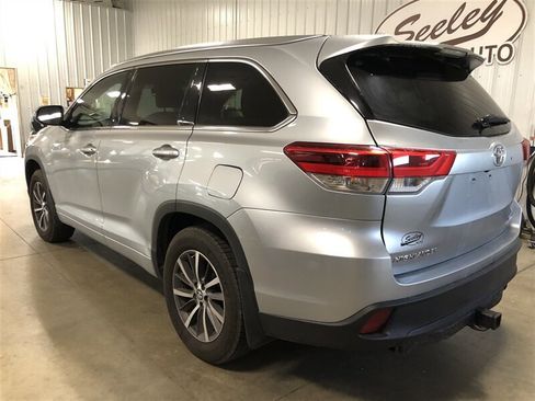 Used 2018 Toyota Highlander XLE image 3