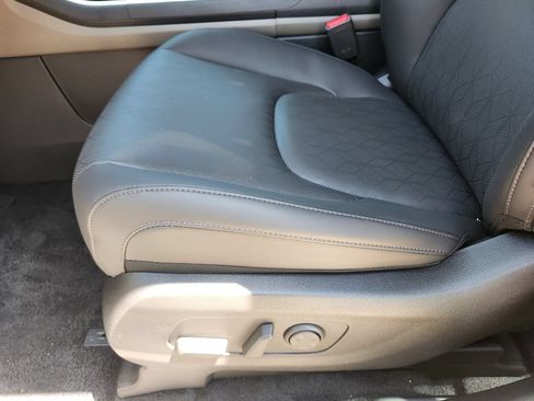 New 2026 Kia Carnival EX FWD image 21