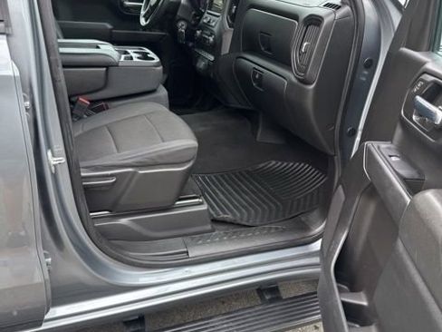 Used 2019 Chevrolet Silverado 1500 Custom w/ Custom Value Package AWD/4WD image 18