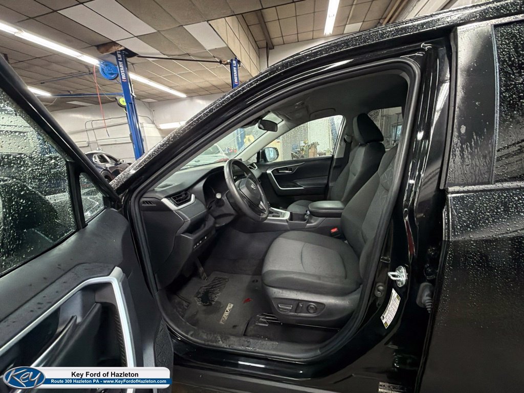 Used 2025 Toyota RAV4 XLE w/ Weather Package AWD/4WD image 15