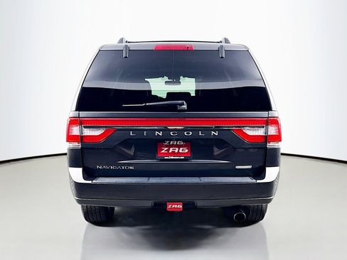 Used 2016 Lincoln Navigator Select RWD image 4