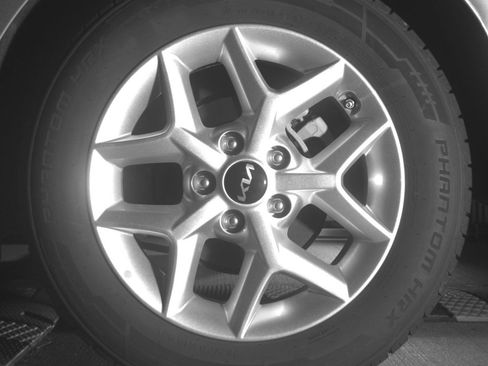 Used 2025 Kia Soul LX w/ LX Technology Package image 14