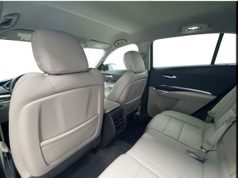 Used 2022 Cadillac XT4 Luxury w/ Cold Weather Package image 25