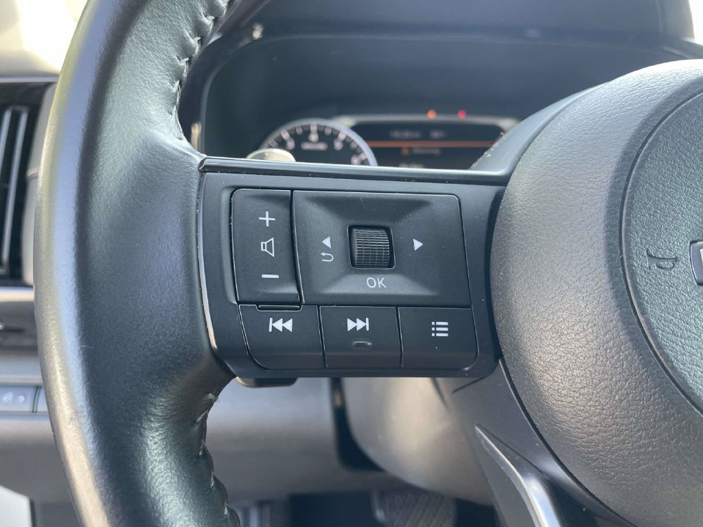 Used 2025 Nissan Pathfinder SV FWD image 20