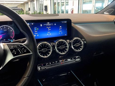 Used 2025 Mercedes-Benz GLA 250 image 8