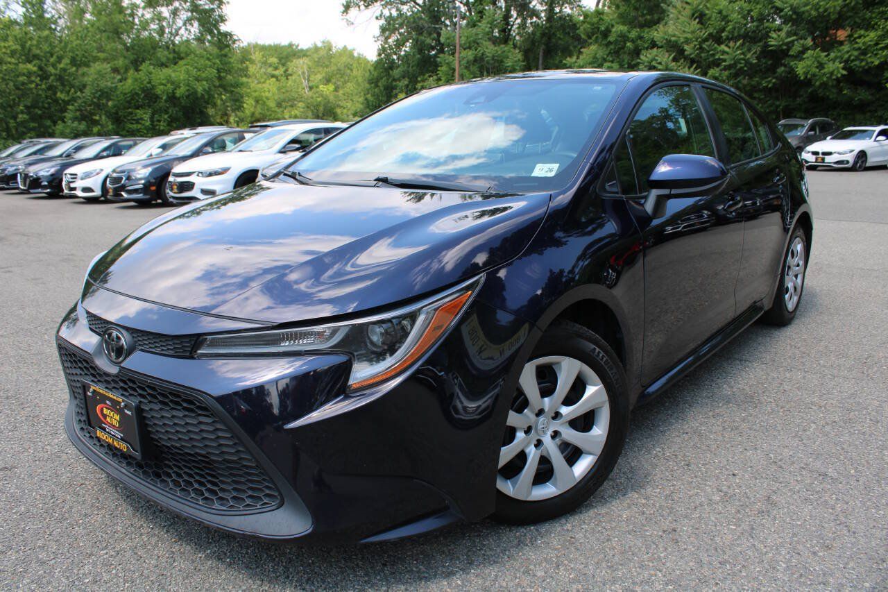 Used 2021 Toyota Corolla LE FWD image 1