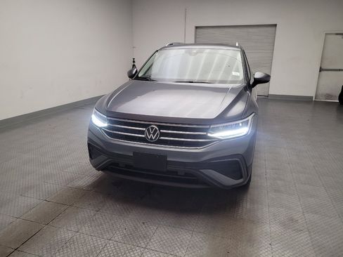 Used 2023 Volkswagen Tiguan SE w/ Panoramic Sunroof Package FWD image 15