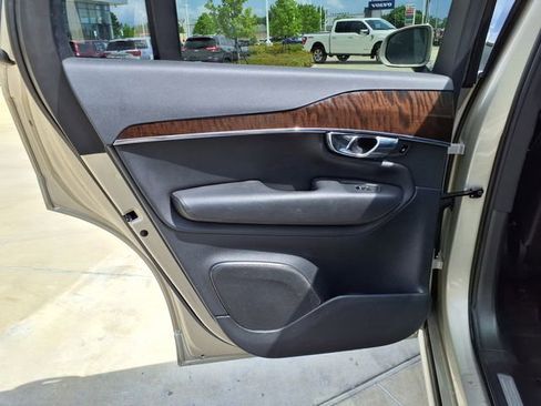 Used 2016 Volvo XC90 T6 Momentum AWD/4WD image 17