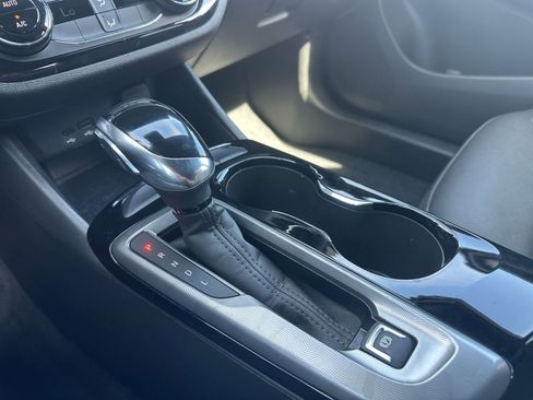 Used 2025 Buick Envista Sport Touring image 40