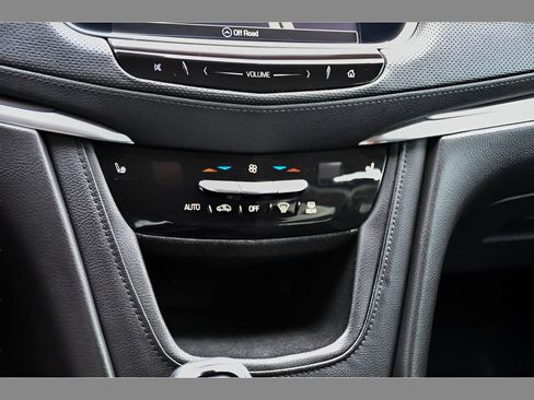 Used 2017 Cadillac XT5 Luxury w/ Driver Awareness Package AWD/4WD image 38