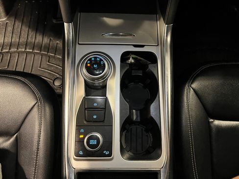 Used 2020 Ford Explorer XLT w/ Equipment Group 202A image 20