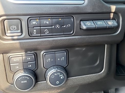 Used 2021 Chevrolet Tahoe Premier AWD/4WD image 24