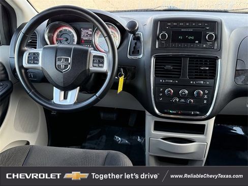 Used 2018 Dodge Grand Caravan SE w/ UConnect Hands-Free Group image 12