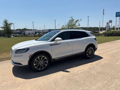 Used 2021 Lincoln Nautilus Reserve w/ Equipment Group 201A FWD image 2