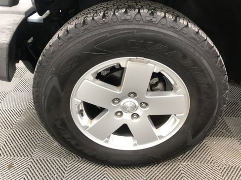 Used 2010 Jeep Wrangler Unlimited Sahara image 25