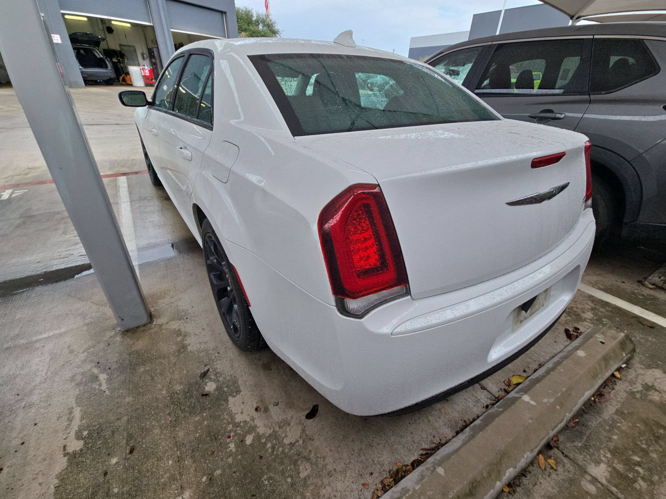 Used 2019 Chrysler 300 Touring w/ Sport Appearance Package RWD image 4