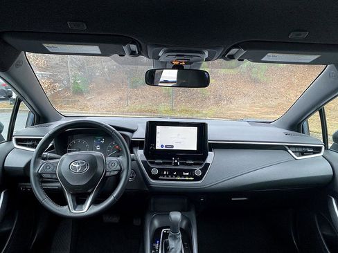 Certified 2025 Toyota Corolla SE image 19