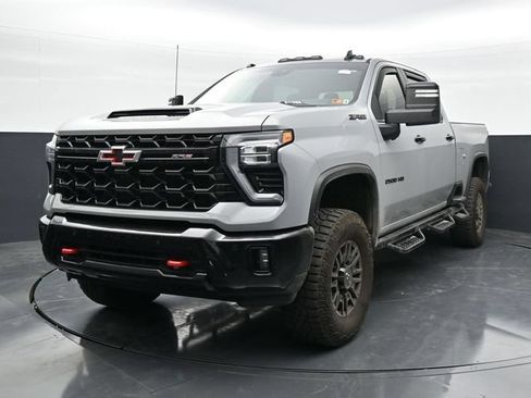 Used 2025 Chevrolet Silverado 2500 ZR2 w/ Technology Package AWD/4WD image 5