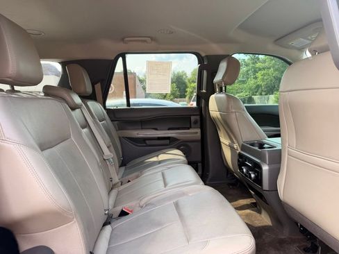 Used 2018 Ford Expedition Max XLT w/ Equipment Group 202A AWD/4WD image 13
