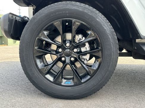 Used 2022 Jeep Wrangler Unlimited Sahara w/ Safety Group image 15