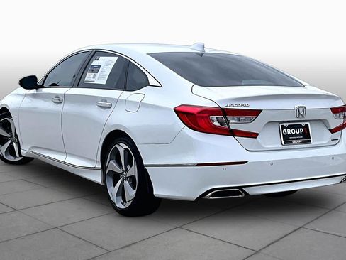 Used 2018 Honda Accord Touring image 11