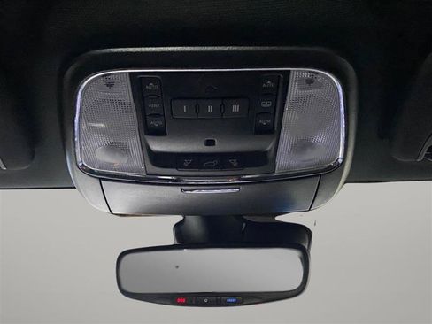 Used 2019 Jeep Grand Cherokee Overland AWD/4WD image 12