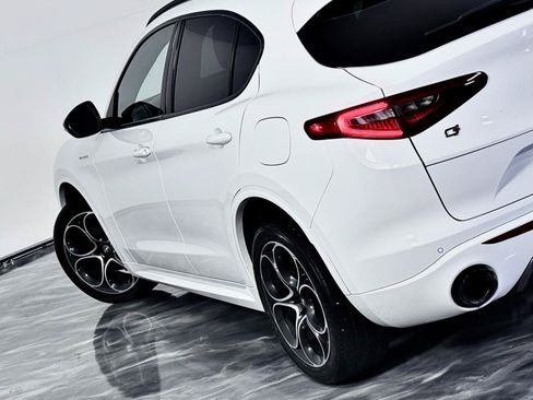 Used 2023 Alfa Romeo Stelvio Veloce AWD/4WD image 13