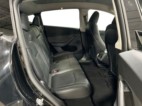 Certified 2023 Tesla Model Y Long Range AWD/4WD image 11
