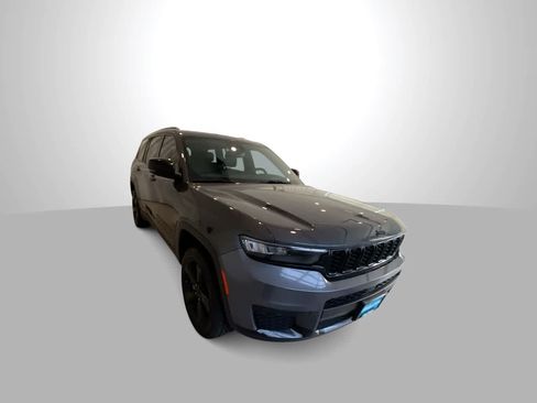 Used 2024 Jeep Grand Cherokee L Altitude AWD/4WD image 2