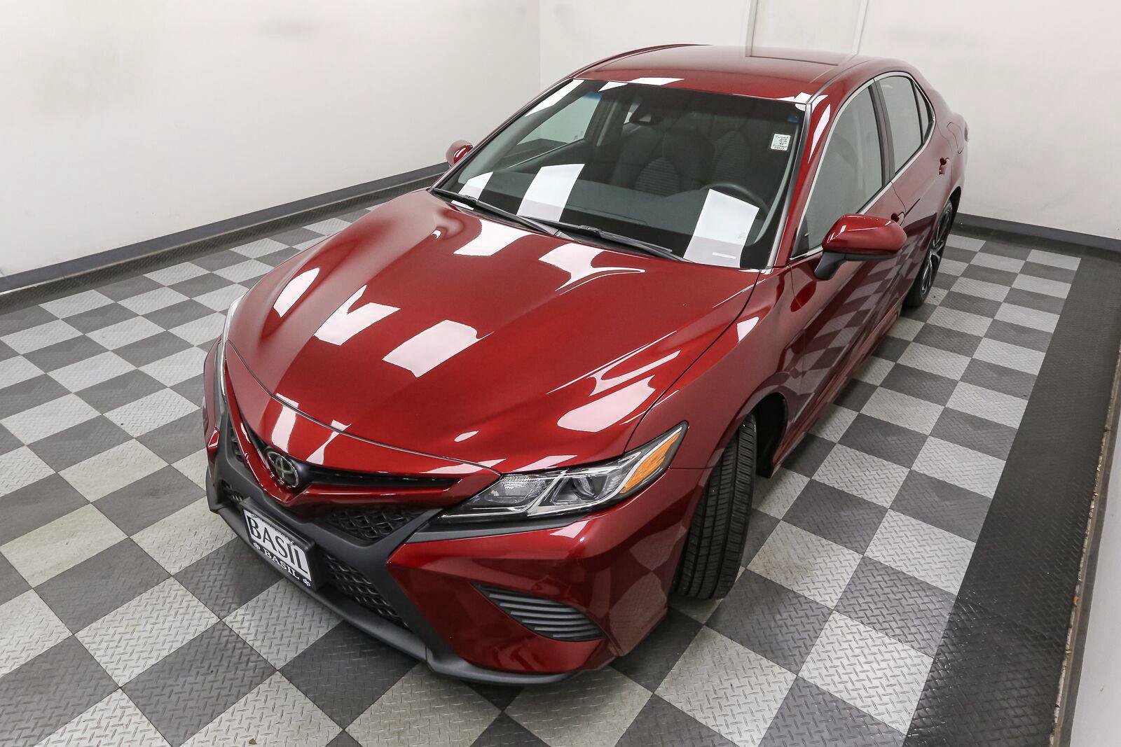 Used 2018 Toyota Camry SE FWD image 6