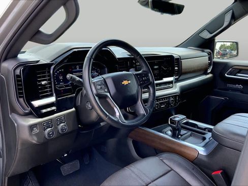 Used 2023 Chevrolet Silverado 1500 High Country w/ High Country Premium Package AWD/4WD image 18