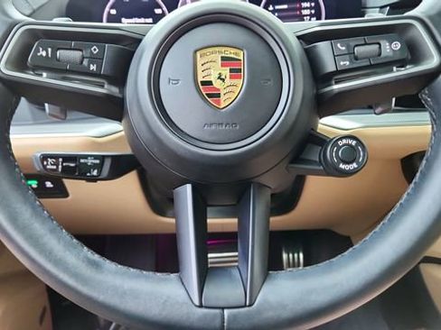 Used 2025 Porsche Cayenne Coupe AWD/4WD image 39