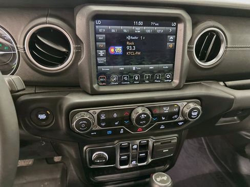 Used 2023 Jeep Wrangler Unlimited Sahara w/ Cold Weather Group AWD/4WD image 26