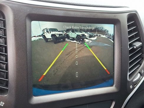 Used 2020 Jeep Cherokee Trailhawk w/ Cold Weather Group image 18