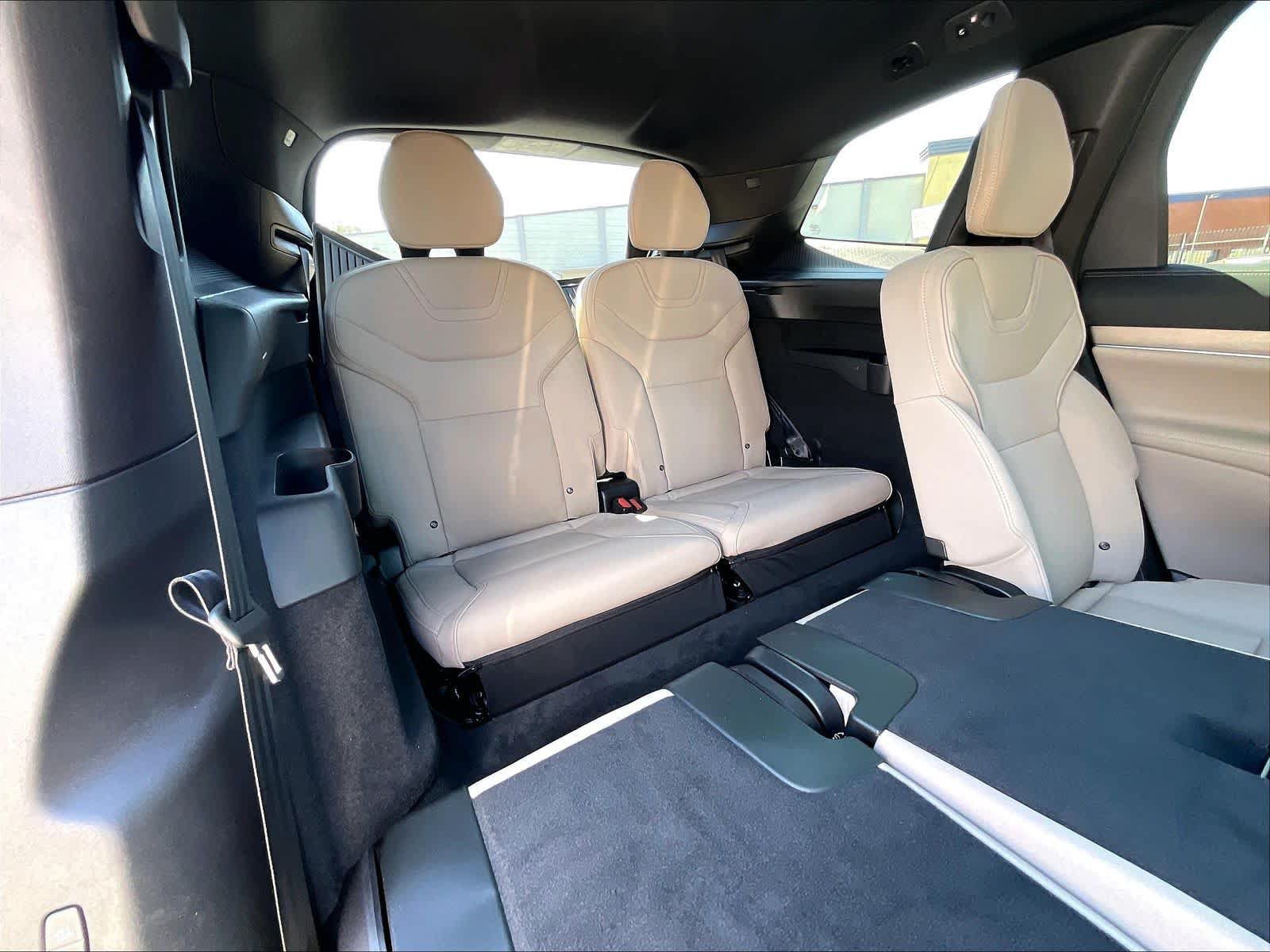New 2026 Volvo EX90 Plus RWD image 28