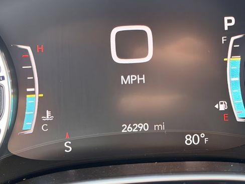 Used 2024 Chrysler Pacifica Limited FWD image 23
