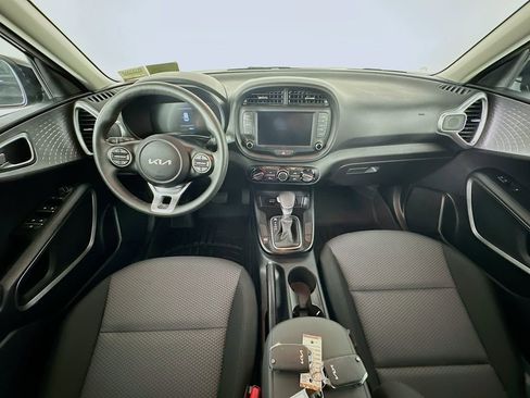 Used 2025 Kia Soul LX w/ LX Technology Package FWD image 10