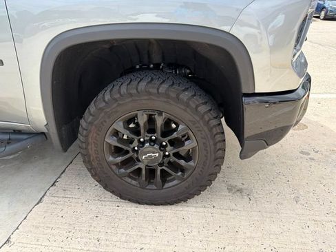 Used 2025 Chevrolet Silverado 2500 LT w/ Trail Boss Package AWD/4WD image 6