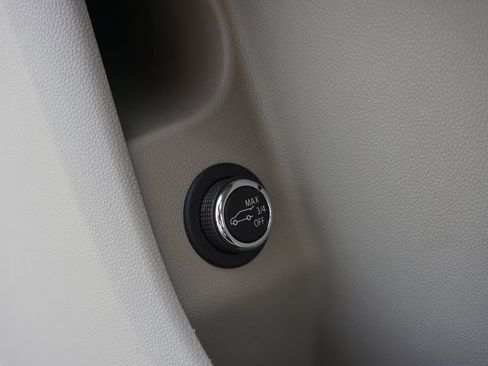 Used 2022 Cadillac XT4 Luxury w/ Cold Weather Package FWD image 20